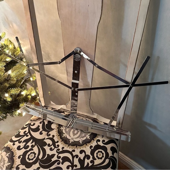 Hamilton Tabletop Music Stand - Picture 2 of 3